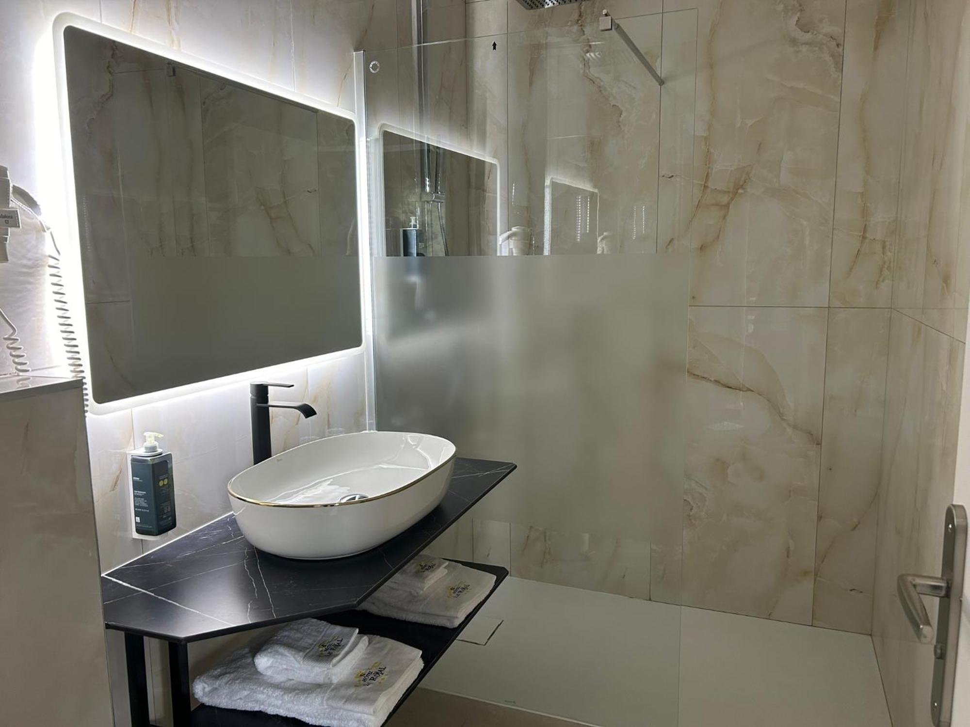 Brit Hotel Privilège Le Royal - Centre Gare Troyes Esterno foto